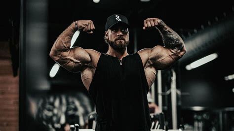 cbum biceps